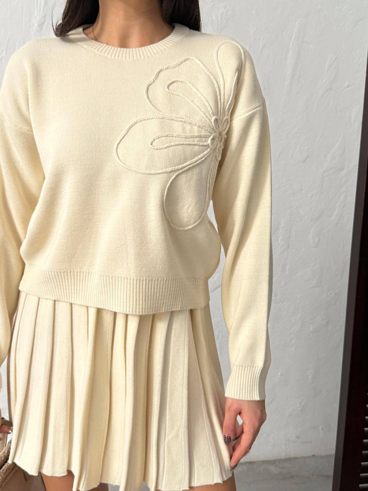 3D Flower & Pleated Skirt Set
